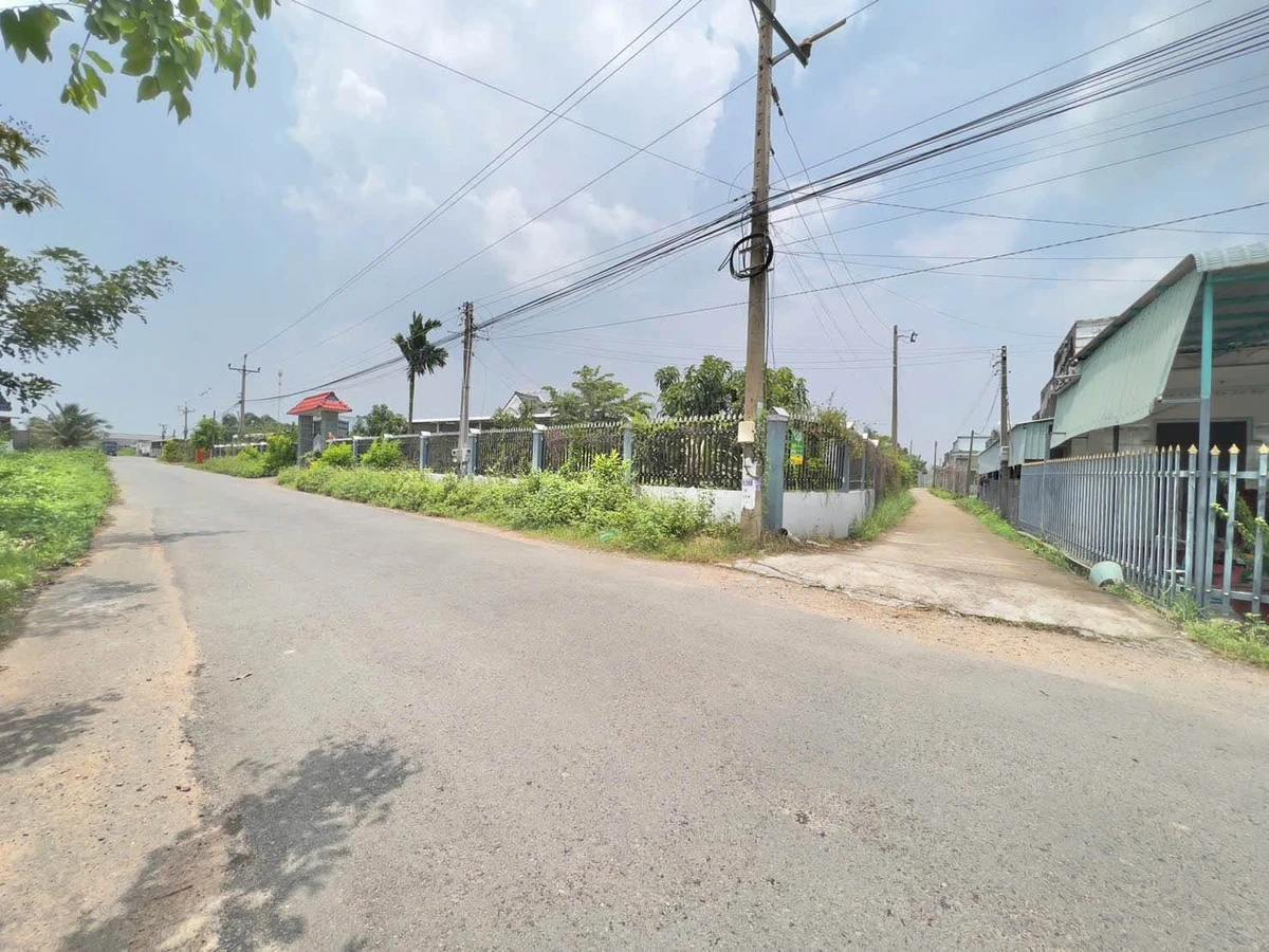 Bán đất thổ cư 300m² gần Phan Thiết, Hàm Liêm, 1.8 tỷ - Ảnh 1