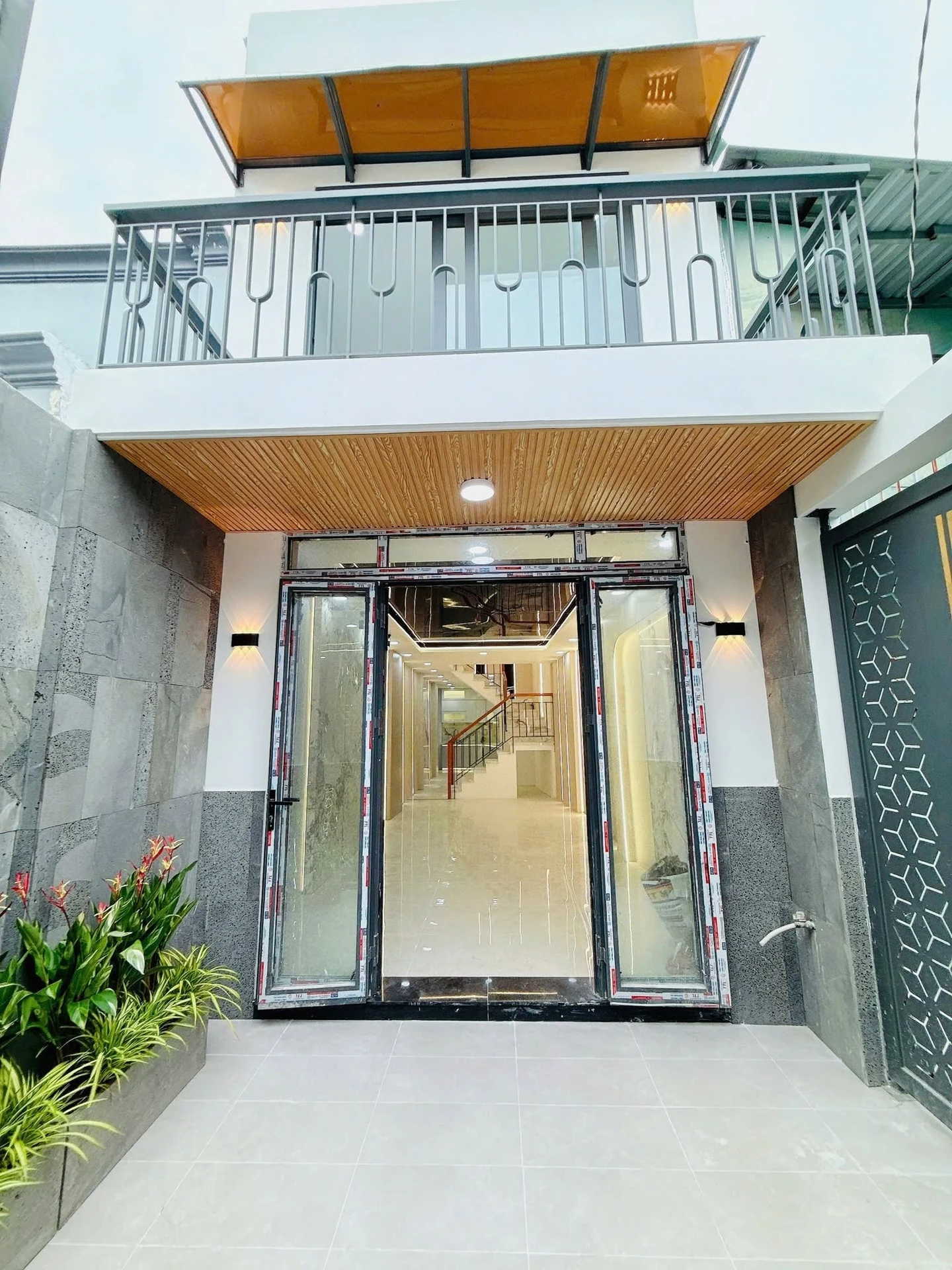 Bán nhà 2 tầng 3PN 67.9m² Nguyễn Duy Quận 8 giá 5 tỷ - Ảnh 1