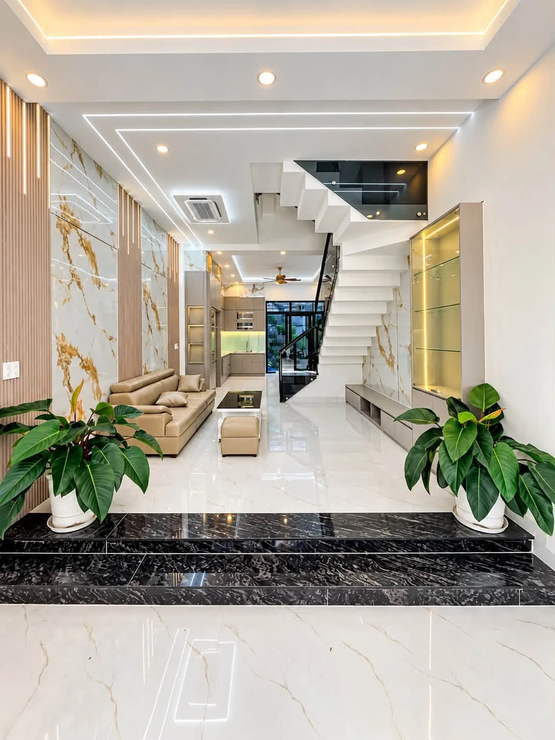 Bán nhà phố 60m2 full nội thất, sân ô tô, 4PN tại phường An Phú, giá 4,7 tỷ - Ảnh 1
