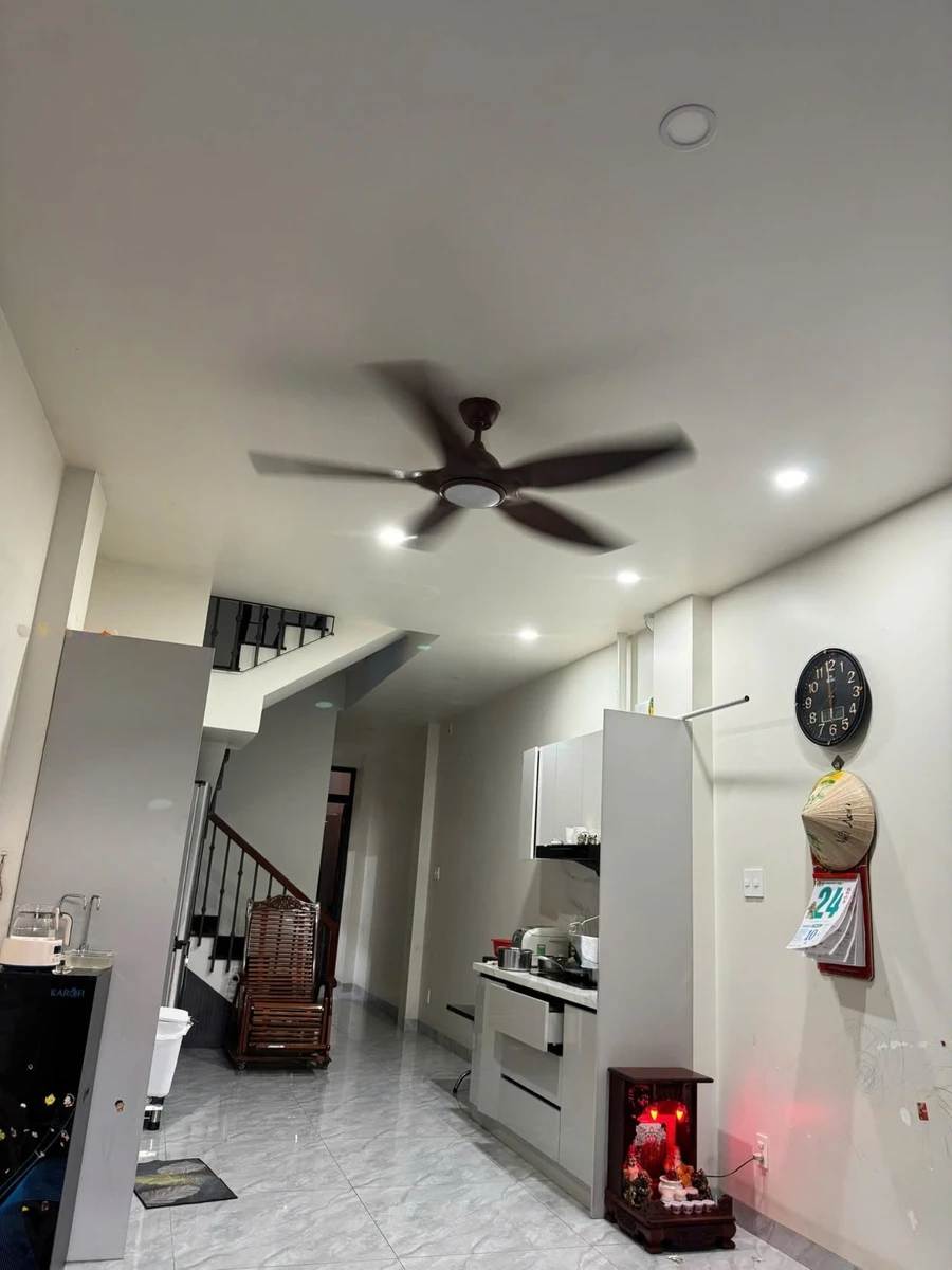 Bán nhà Quận 10, 4x12m (48m²), 6 tỷ, mặt tiền Lê Hồng Phong - Ảnh 1