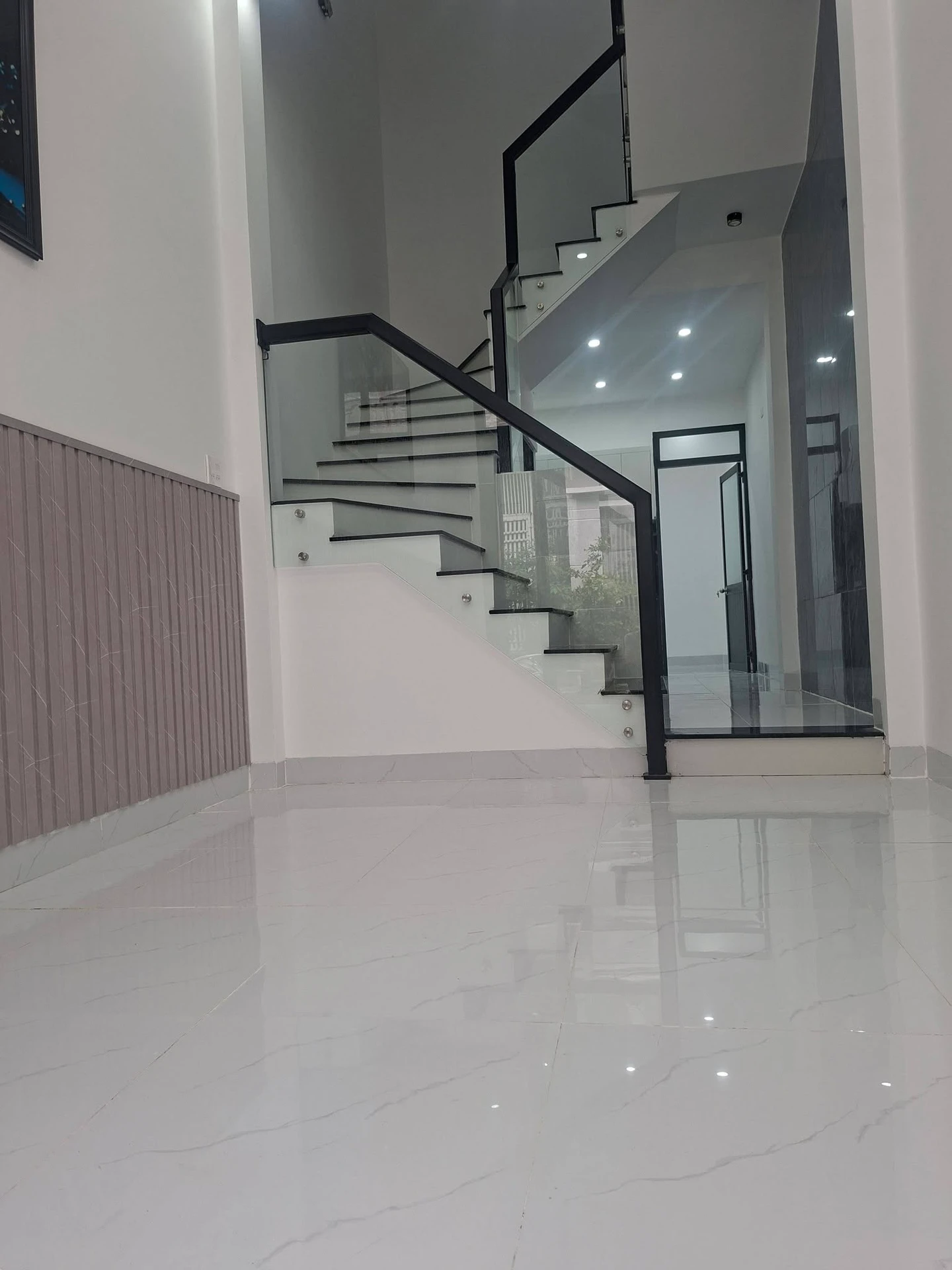 Bán nhà 3 tầng mặt tiền 41m² gần biển Quy Nhơn - Ảnh 1