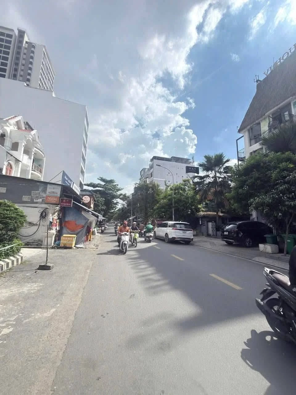 Bán tòa nhà mặt tiền Quốc Hương Thảo Điền 297m², cho thuê 250tr/tháng - Ảnh 1