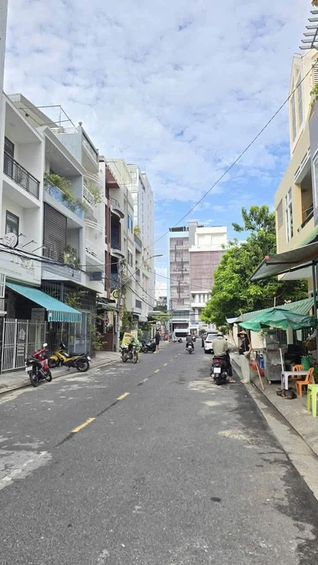 Bán nhà 5 tầng mặt tiền Lê Lai, Nha Trang 9,5 tỷ