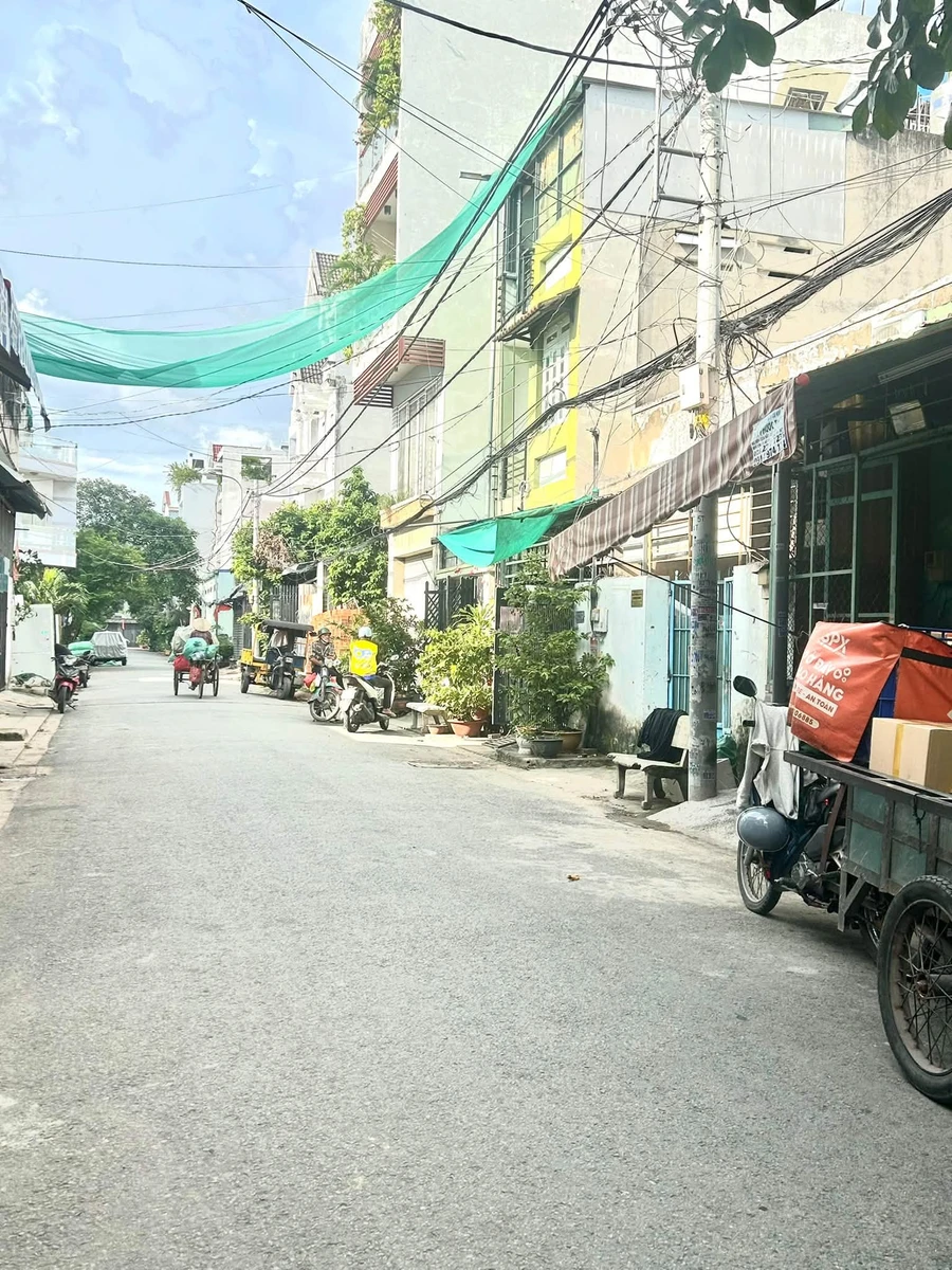 Bán nhà mặt tiền kinh doanh 64m2 (4x16m), đường nhựa 8m, giá 5,9 tỷ - Ảnh 1
