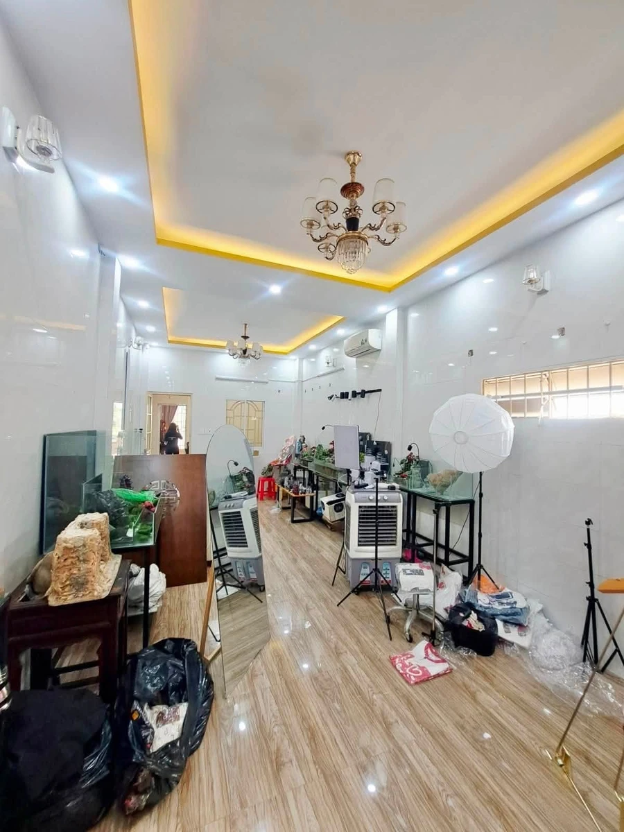 Bán nhà mặt tiền Lạc Long Quân 90m2 4PN Tân Bình - Ảnh thu nhỏ 3
