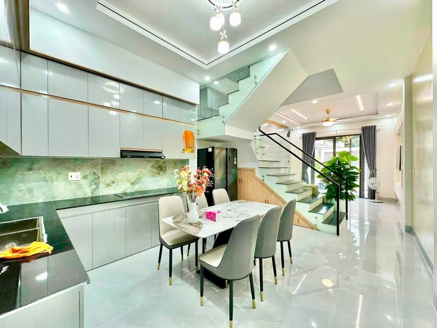Bán nhà 2 tầng 92m² đầy đủ nội thất Lê Văn Sỹ Quảng Ngãi - Ảnh 1