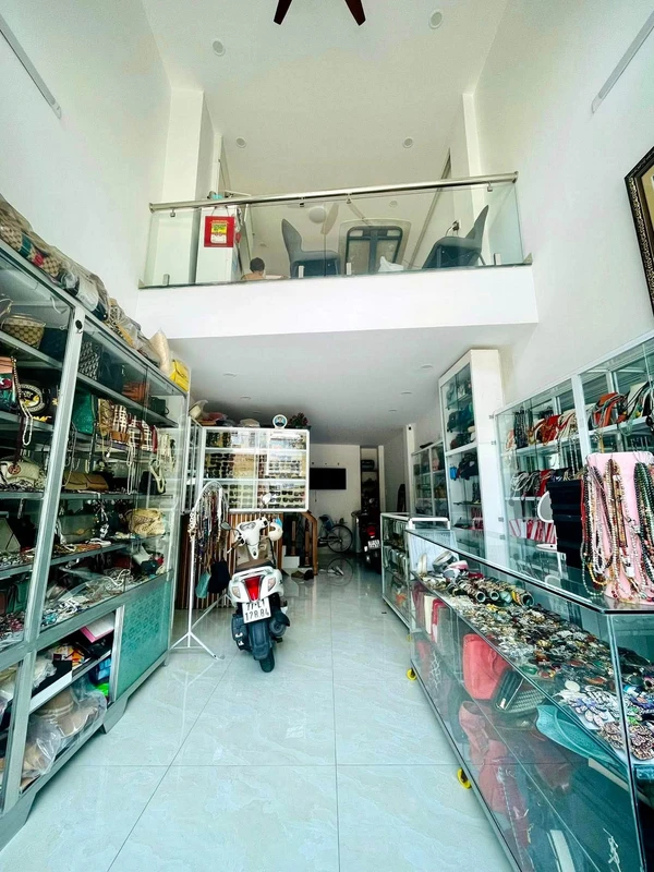 Bán nhà mặt tiền 3,5 tầng Trần Hưng Đạo, Quy Nhơn, 32,6m2, nhỉnh 4 tỷ