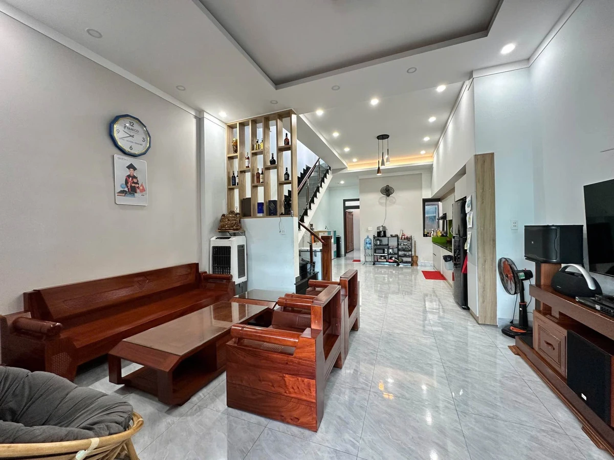 Nhà bán 2 tầng 100m² gần CoopMart Hóc Môn, 3.2 tỷ - Ảnh thu nhỏ 2