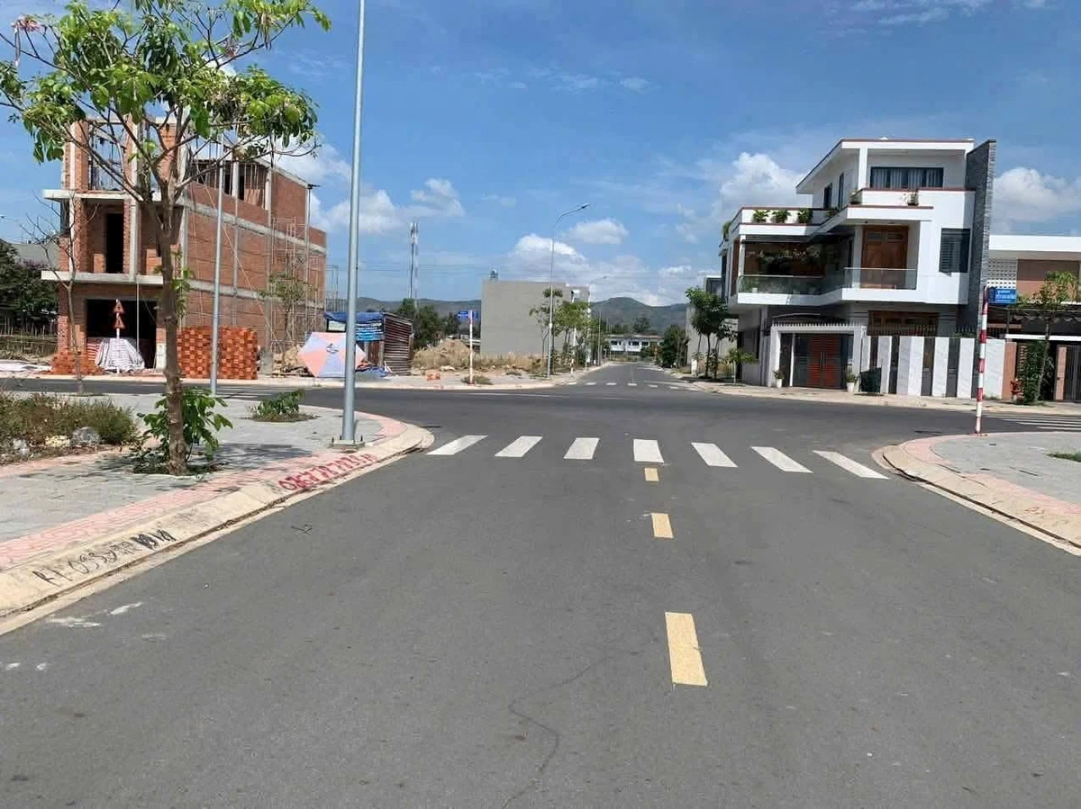 Bán lô đất mặt tiền Nguyễn Văn Hưởng 6x18m, giá 3,45 tỷ, Phường Long Tâm, TP Bà Rịa - Ảnh thu nhỏ 2
