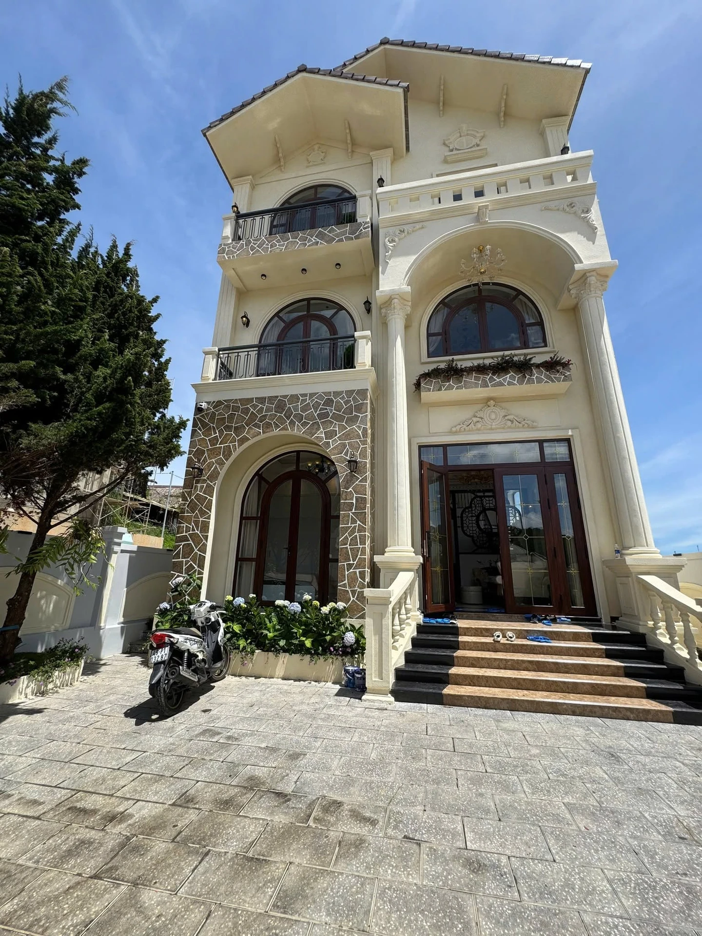 Bán villa 226m² 5PN 5WC sổ riêng Đà Lạt 13.5 tỷ - Ảnh 1