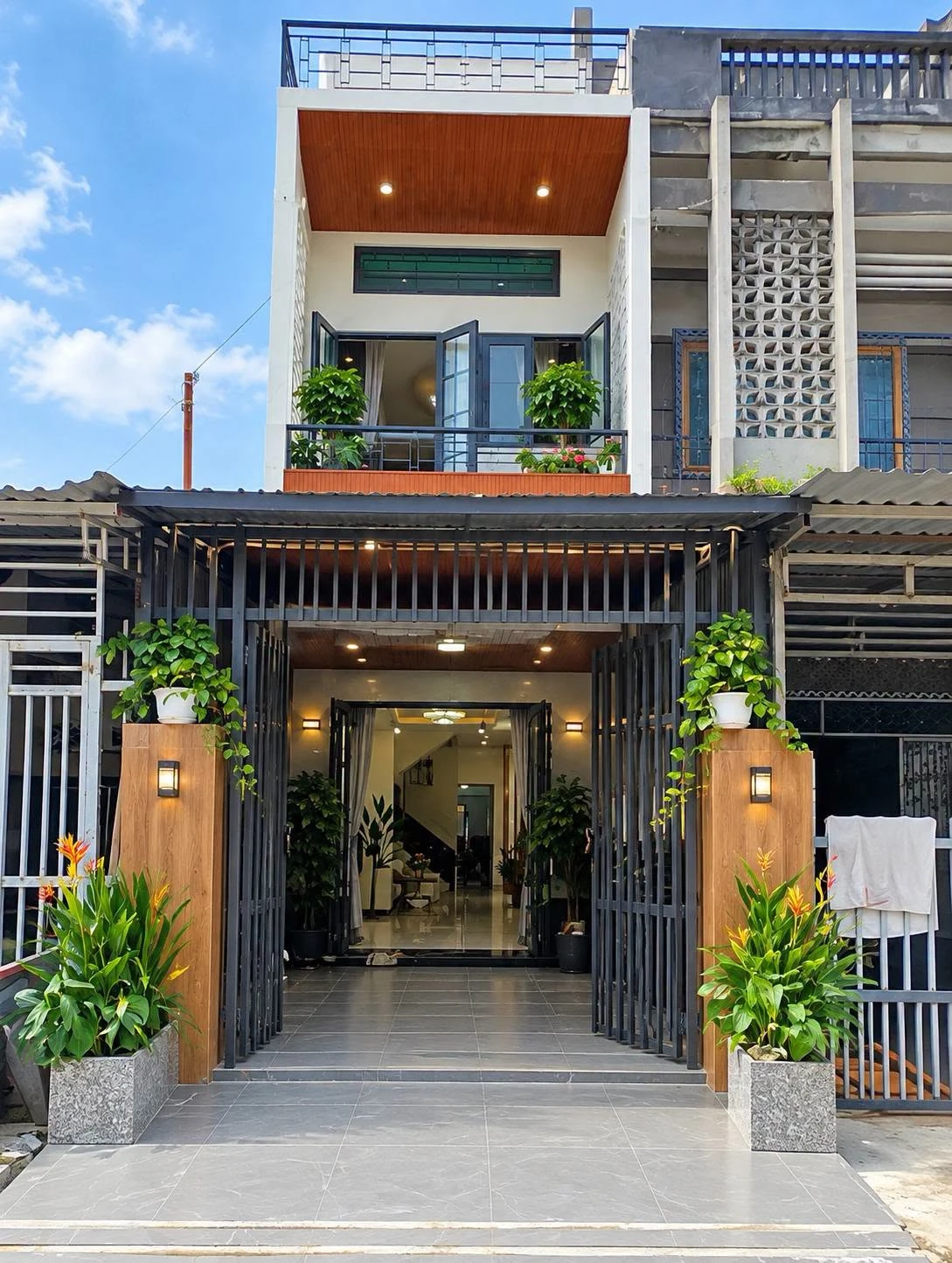 Bán nhà mặt tiền 4PN Huỳnh Tịnh Của Rạch Giá 2,6 tỷ - Ảnh 1