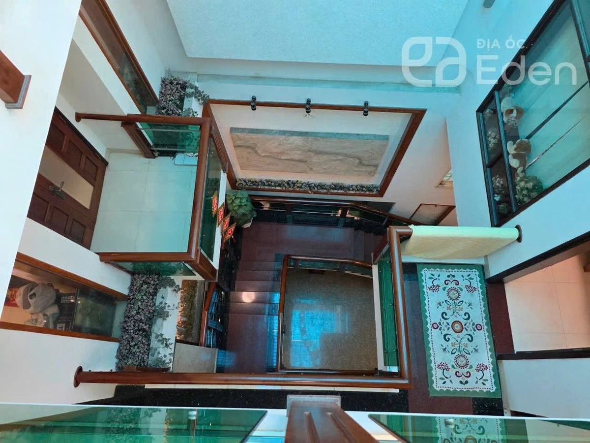 Nhà 4 tầng mặt tiền Lý Thường Kiệt, 246m², Quận 1 - Ảnh thu nhỏ 5
