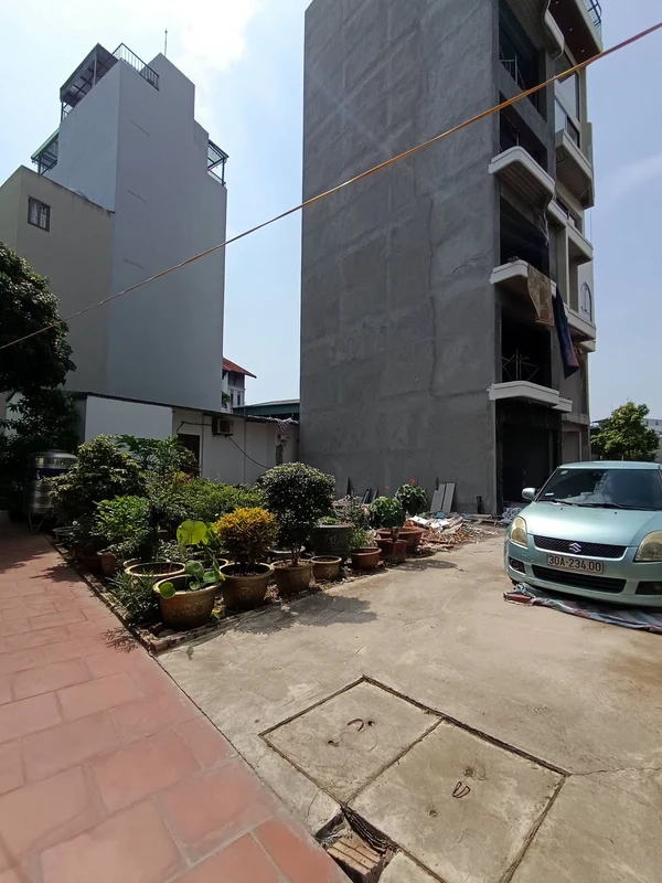 Bán đất góc 50m2 mặt tiền 5,1m Ngọc Thụy 10,3 tỷ
