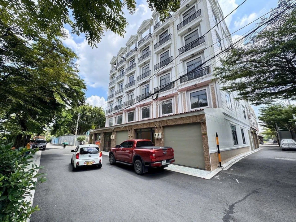 Dãy nhà phố cực đẹp ngay cổng Vạn Phúc City - đường 10 mét có vỉa hè - Ảnh 1