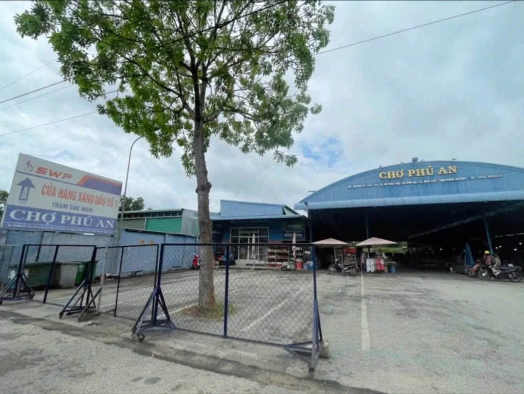 Bán nhà kho mặt tiền ĐT744 sát chợ Phú An, 300m2 thổ cư, giá 10,5 tỷ - Ảnh thu nhỏ 3