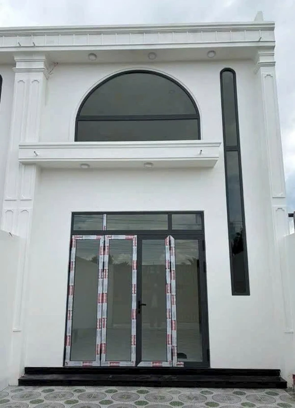 Bán nhà 1 trệt 1 lầu 113m2 sát chợ Đức Tân, Tân Trụ, Long An giá 1,68 tỷ