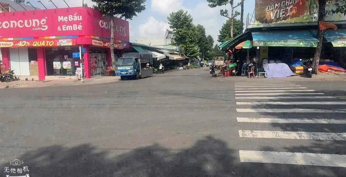 Bán nhà lầu 3PN kèm 5 phòng trọ, 150m², Bình Dương 2,3 tỷ - Ảnh 1