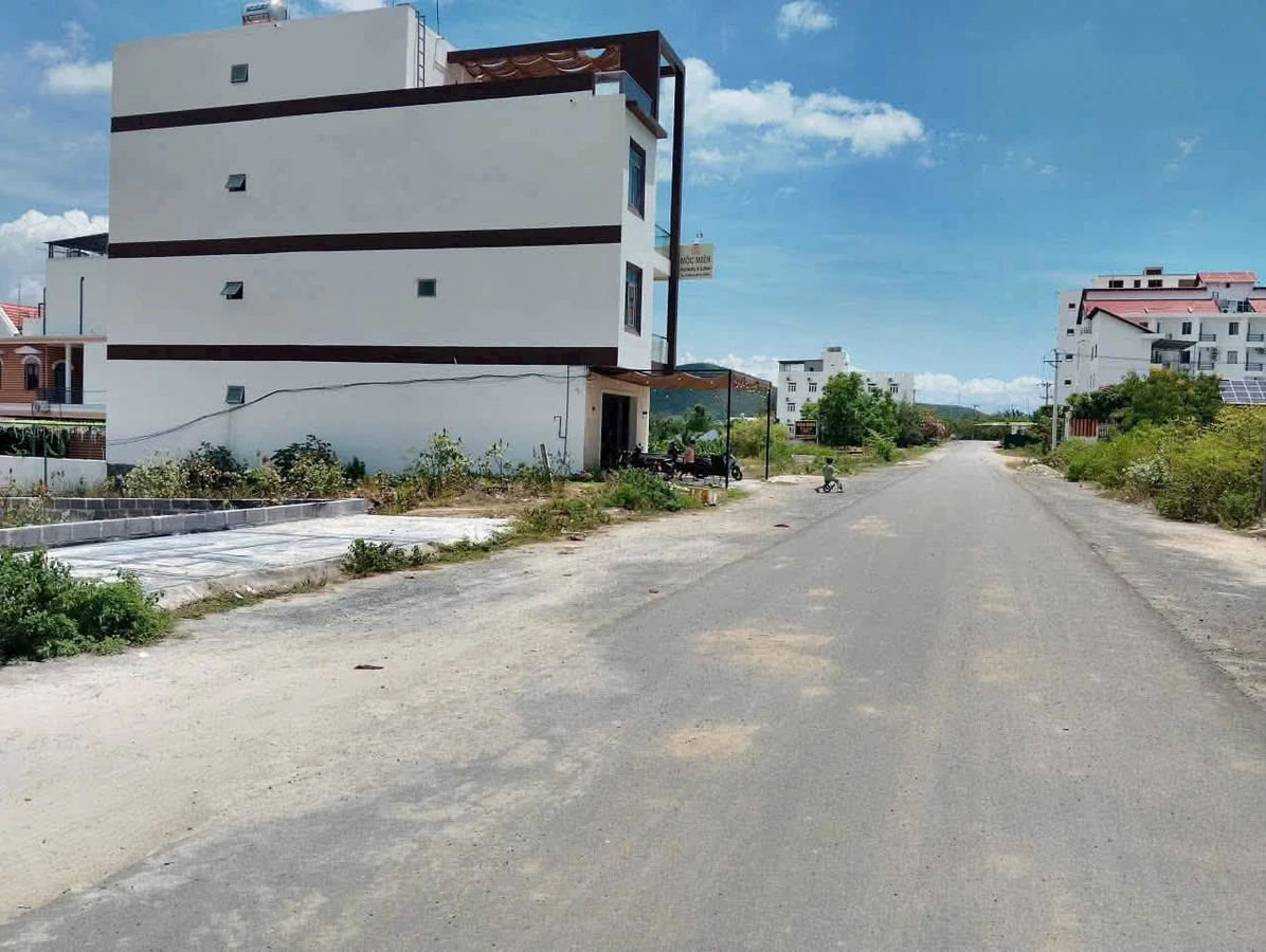 Bán lô đất 137m² 2 mặt tiền Dốc Lết Khánh Hòa 4,38 tỷ - Ảnh 1