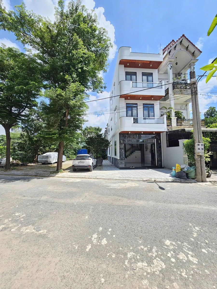 Bán nhà 2 mặt tiền 74,7m² Dĩ An, kế Công Viên 6 tỷ - Ảnh 1