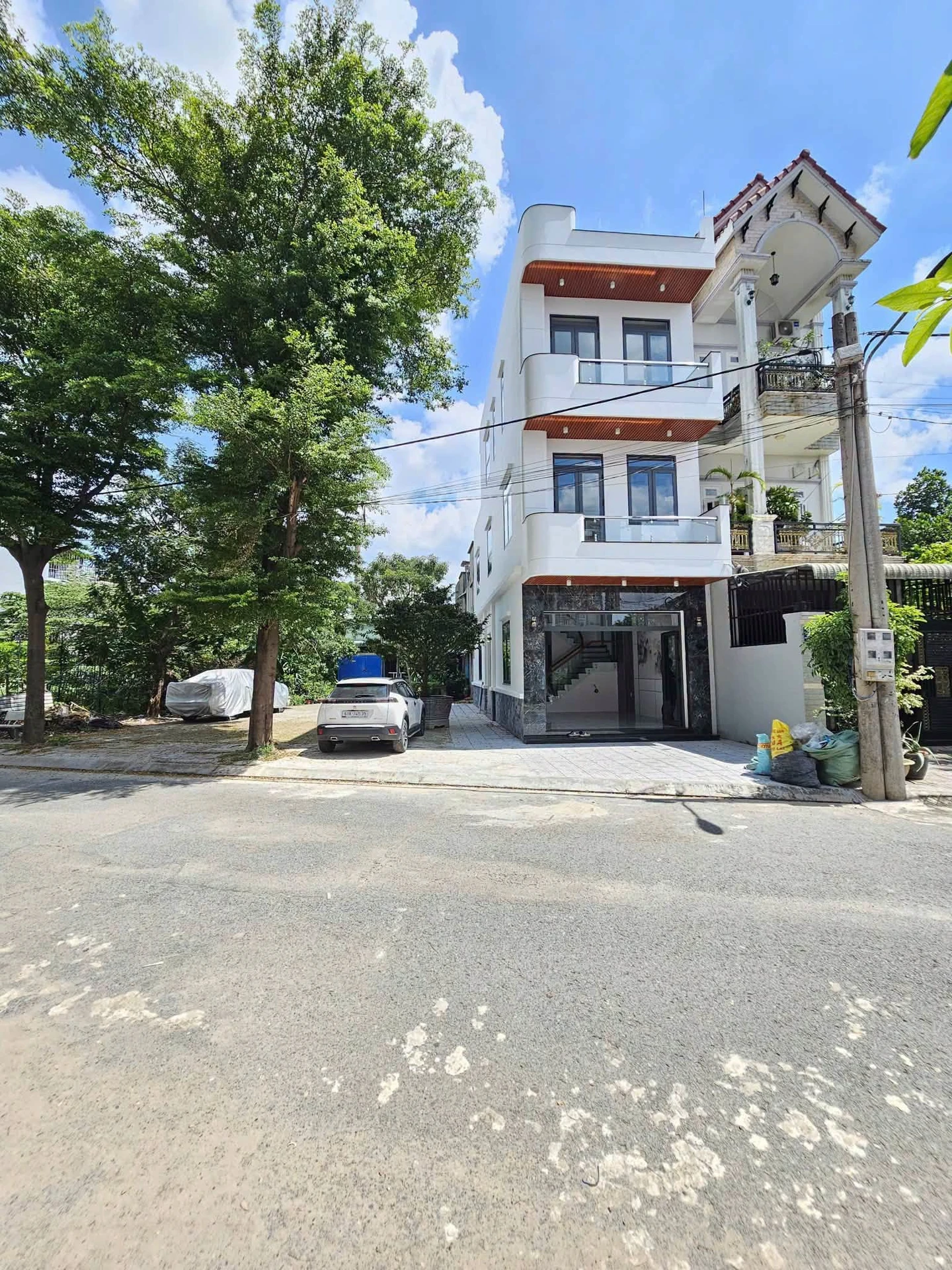 Bán nhà 2 mặt tiền 74,7m² Dĩ An, kế Công Viên 6 tỷ - Ảnh 1