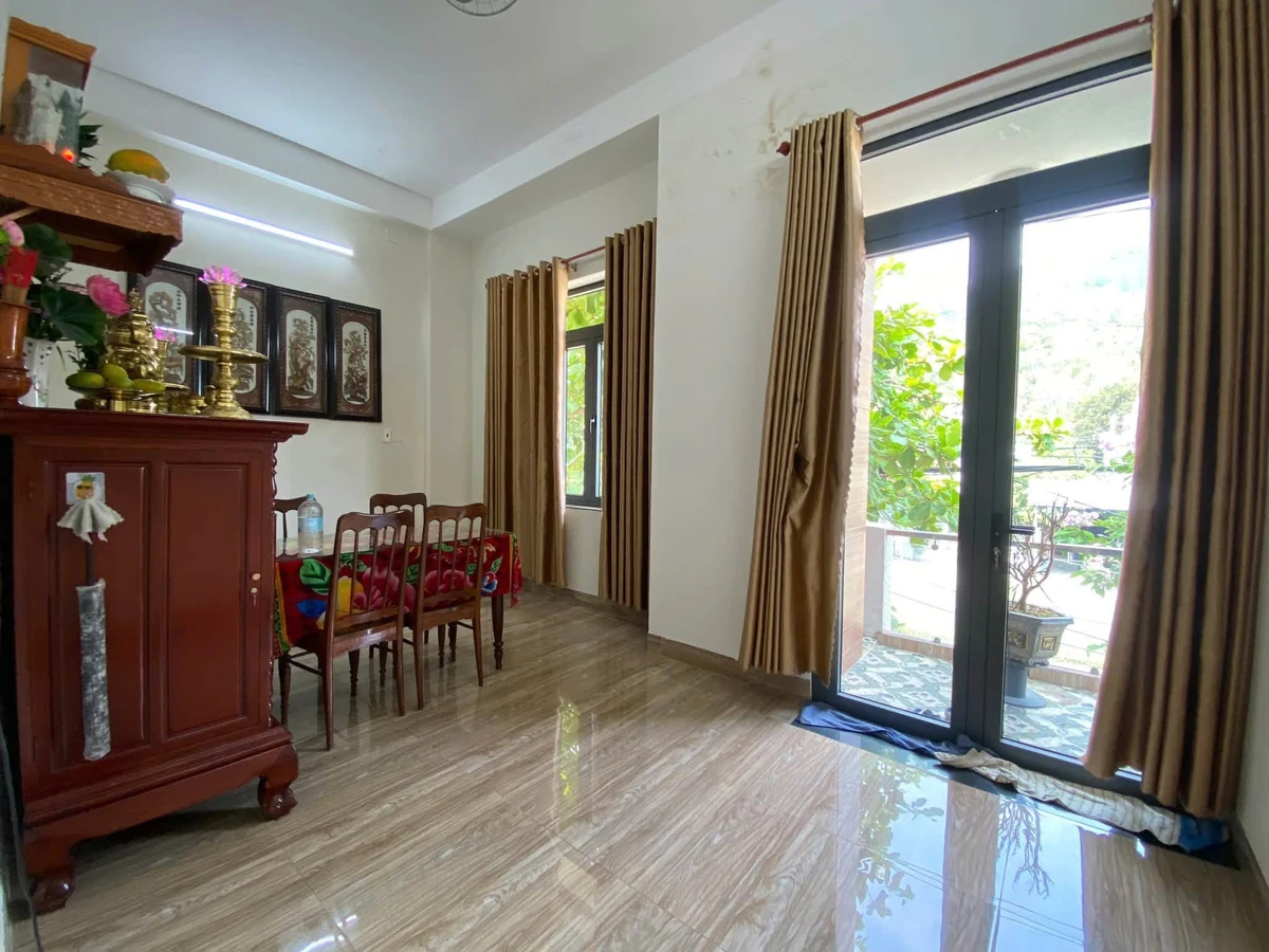 Bán nhà lộc góc 2 mê tum mặt tiền Nguyễn Tất Thành, Tuy Hoà, 137.5 m2, 3 PN - Ảnh thu nhỏ 2