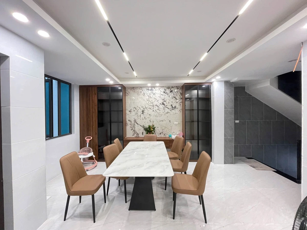 Bán nhà 3 tầng 126m2, mặt tiền 12m cửa Nam 10 tỷ - Ảnh 1