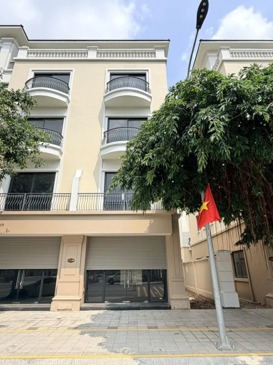 Hiếm! Shophouse mặt đường 30m trung tâm 24 toà chung cư chỉ 114tr/m2