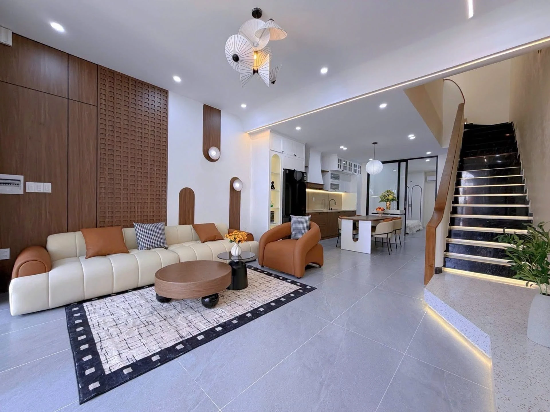 Bán nhà 3 tầng Hòa Xuân 100m² giá 8,45 tỷ - Ảnh 1