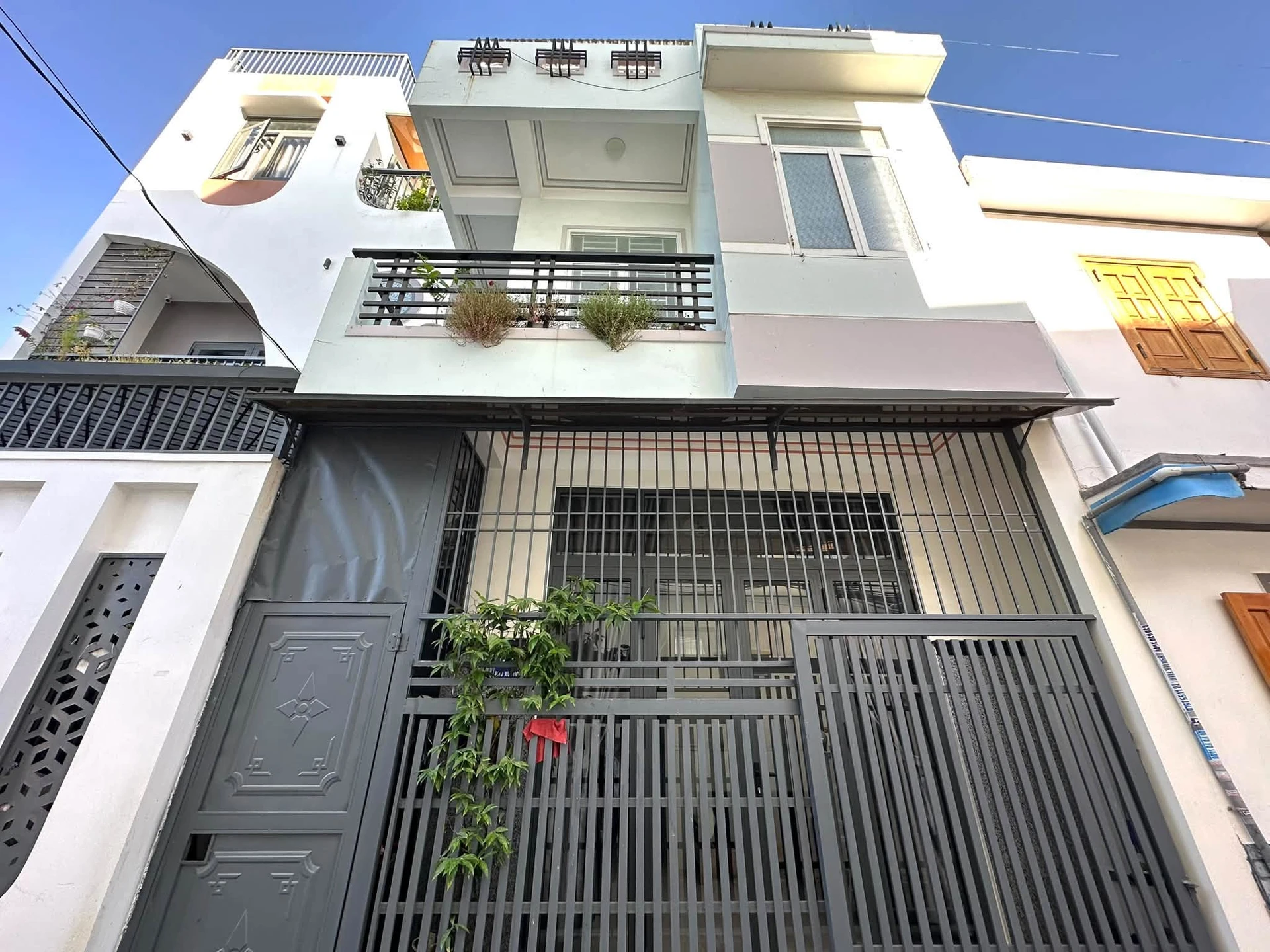 Bán nhà 3 tầng hẻm ôtô 42m² Phú Xương Nha Trang 3,4 tỷ - Ảnh 1