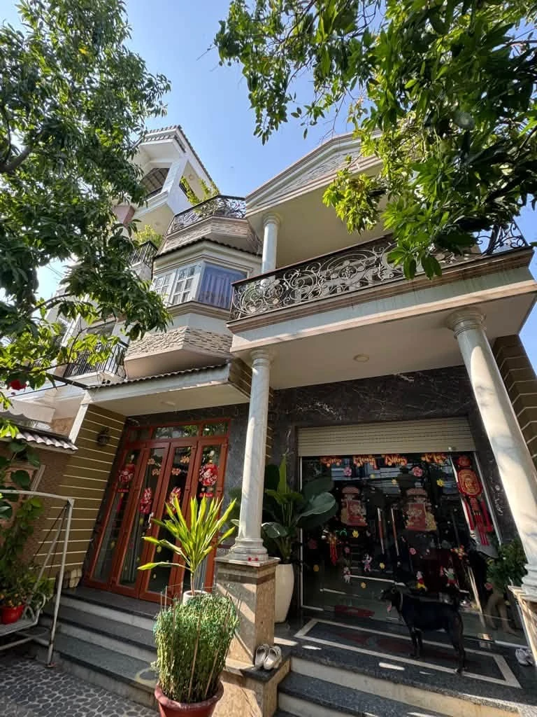 Villa 3 tầng 310m2 tại Nguyễn Duy Trinh, Quận 2 - 24,8 tỷ - Ảnh 1