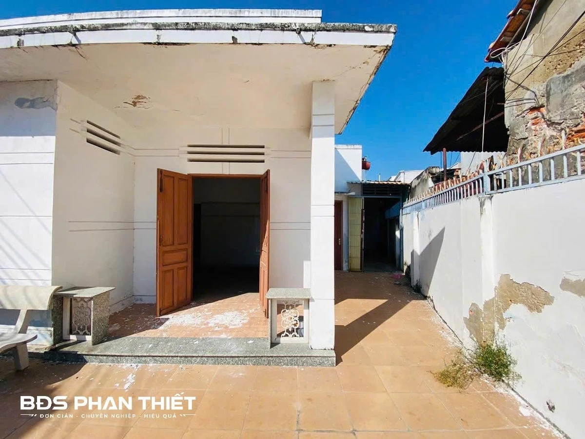 Bán nhà cấp 4 lô góc 3 mặt tiền 302 m², Phan Thiết - Ảnh thu nhỏ 3