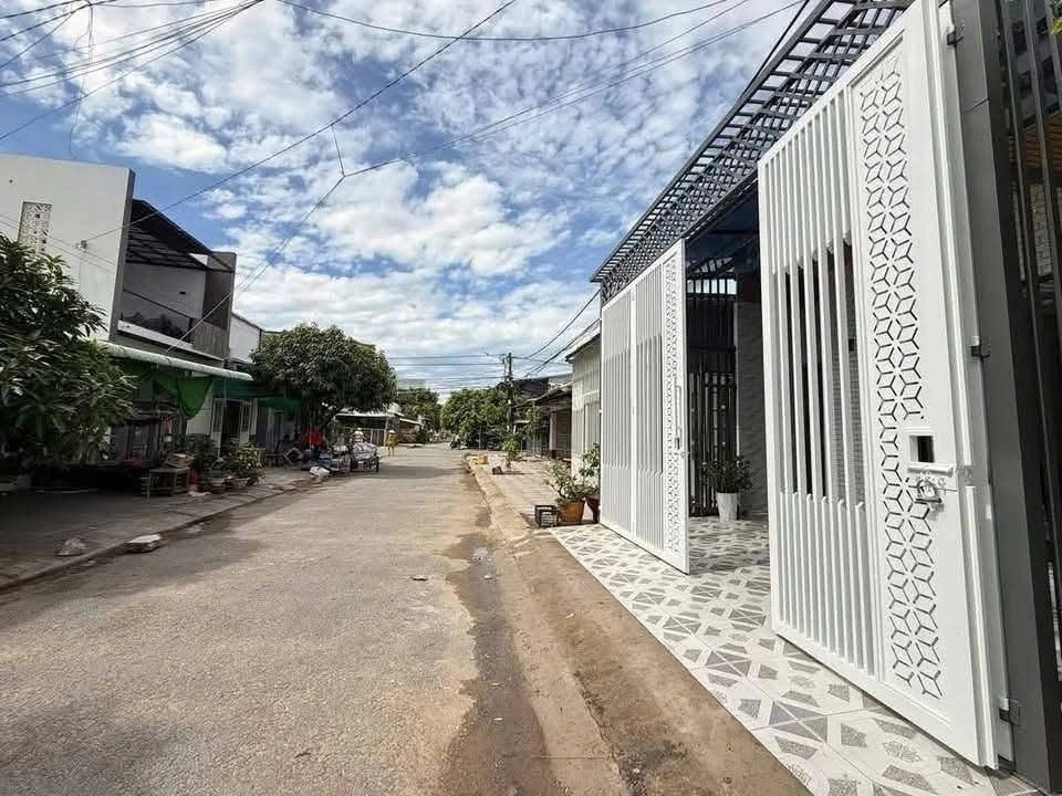 Bán nhà mặt tiền Phan Văn Trường, Rạch Giá 100m² 1 tỷ 990 - Ảnh thu nhỏ 2