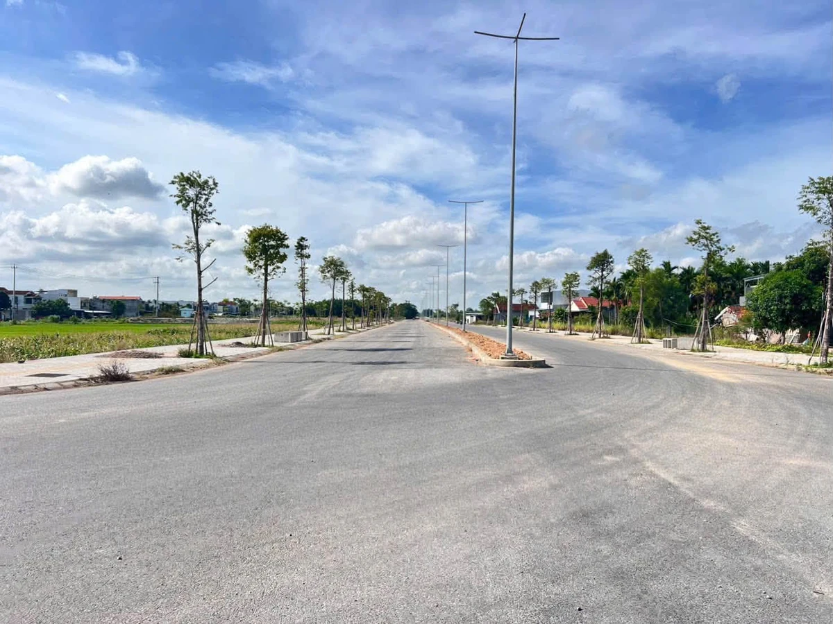 Bán đất mặt tiền Thạch Bích 495m² Quảng Ngãi - Ảnh 1