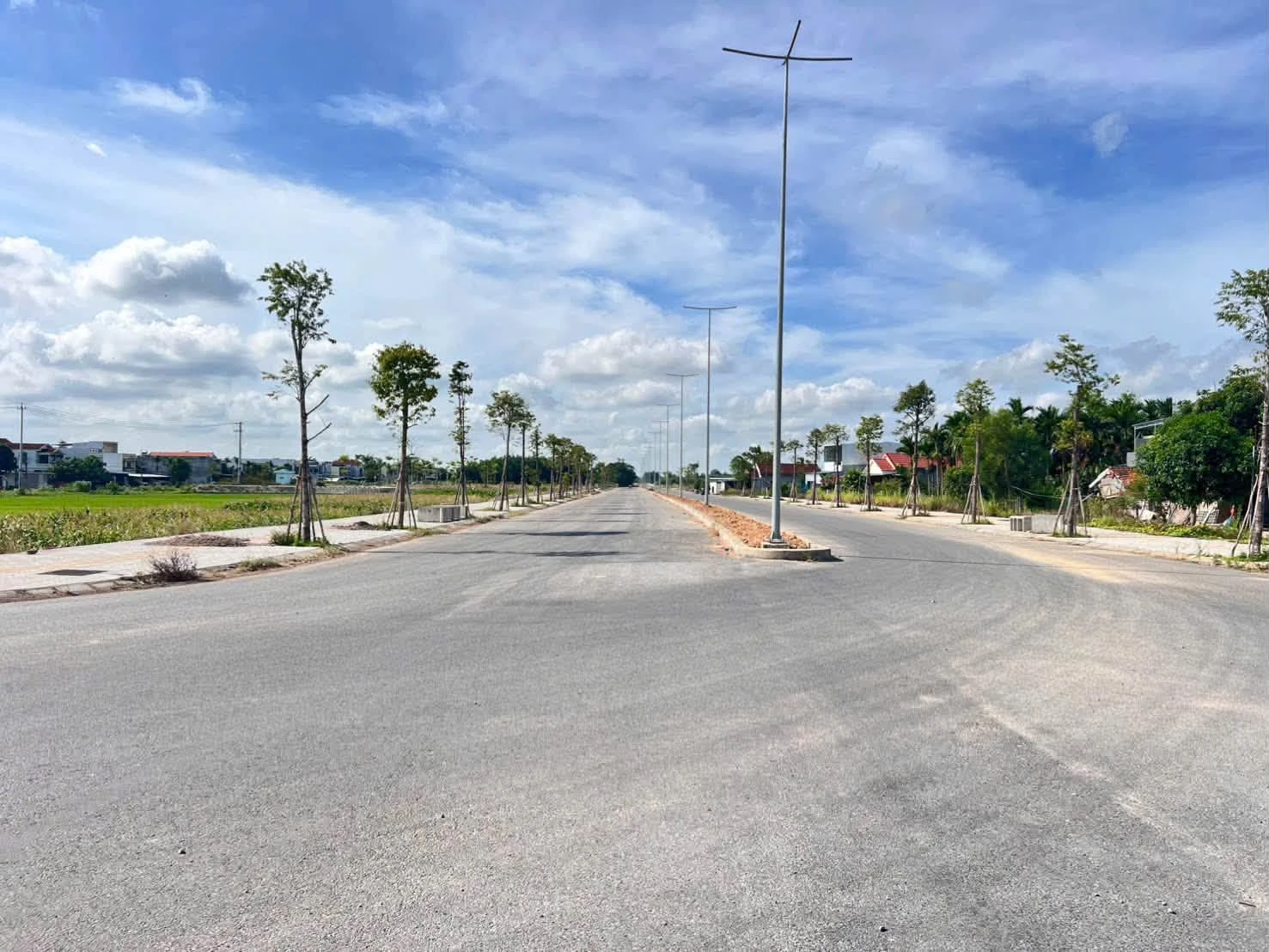 Bán đất mặt tiền Thạch Bích 495m² Quảng Ngãi - Ảnh 1