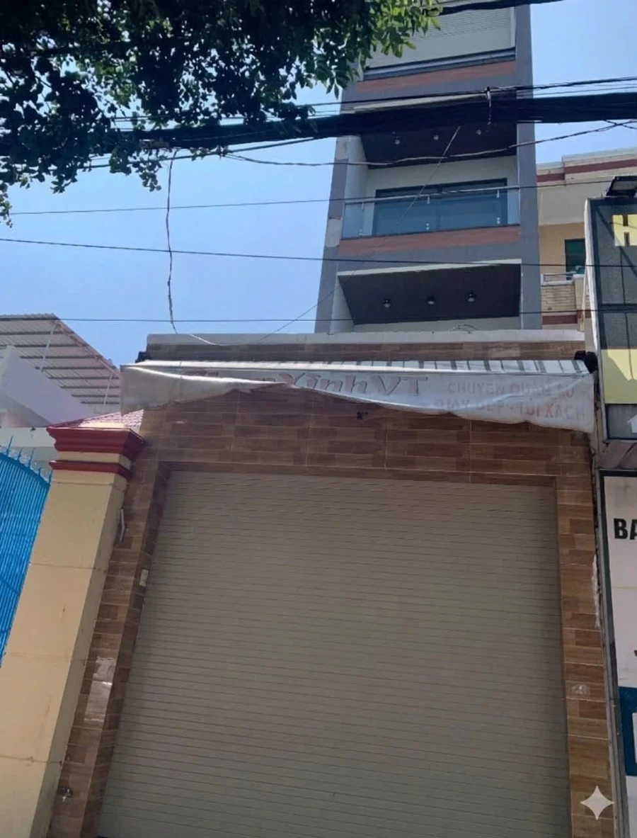 Cho thuê nhà nguyên căn 1 trệt 3 lầu mặt tiền Trương Công Định, 140m2, 28 triệu/tháng - Ảnh 1