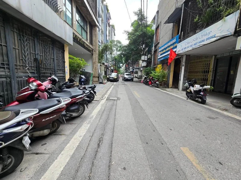 Bán nhà mặt phố Kim Mã Thượng 104m2 58 tỷ