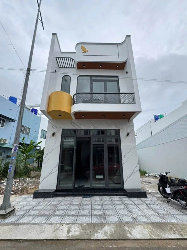 Bán nhà phố 1 trệt 1 lầu 5x16m mặt tiền đường số 21 KDC Nam An Hòa, Rạch Giá, An Giang