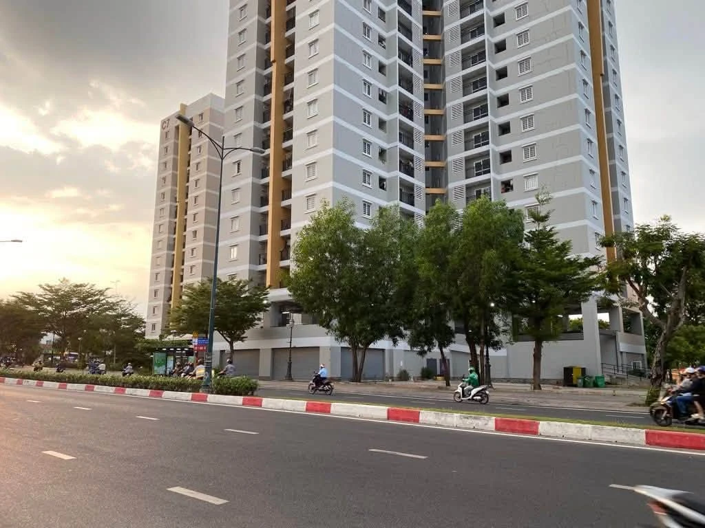 Bán lô góc 162m2 mặt tiền kinh doanh Lê Văn Việt, Tăng Nhơn Phú, giá 40 tỷ - Ảnh 1