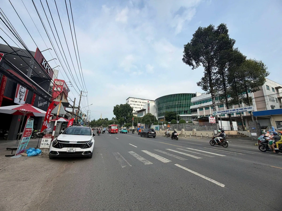 Bán shophouse 5 tầng mặt tiền Quốc Lộ 1A, 1000m² sàn sử dụng, 27 tỷ - Ảnh 1