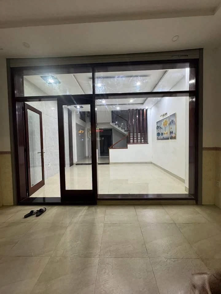 Bán nhà 3 tầng mặt tiền 274m2 Đà Nẵng 16 tỷ - Ảnh 1