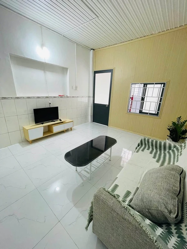 Cho thuê căn hộ 1PN tầng 1, 100m2, 12tr/tháng Dương Hiến Quyền