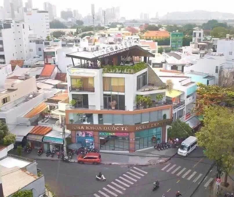 Bán shophouse góc 2 mặt tiền 190m², Nha Trang, 43 tỷ - Ảnh 1