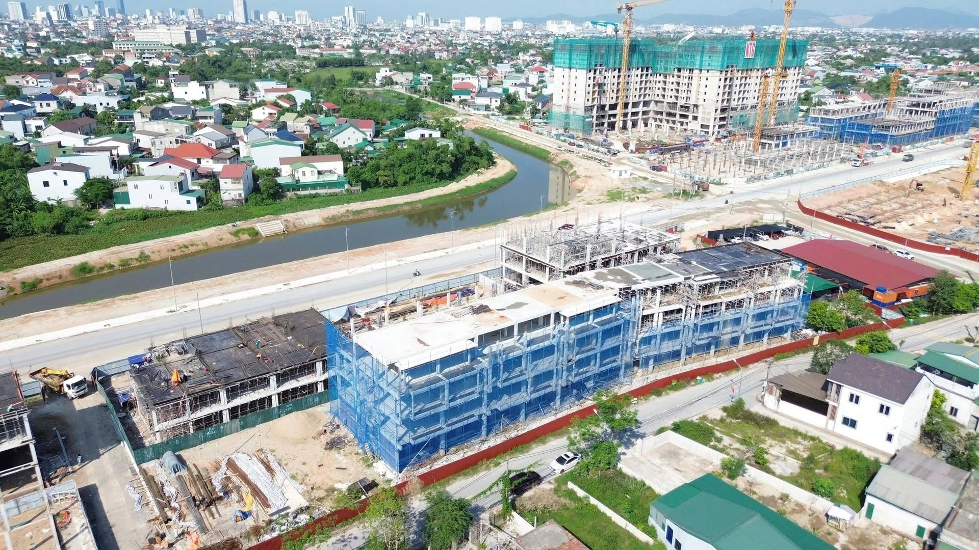 Bán nhà liền kề 3 tầng 130m2 khu Entiz Hưng Lộc - Ảnh 1