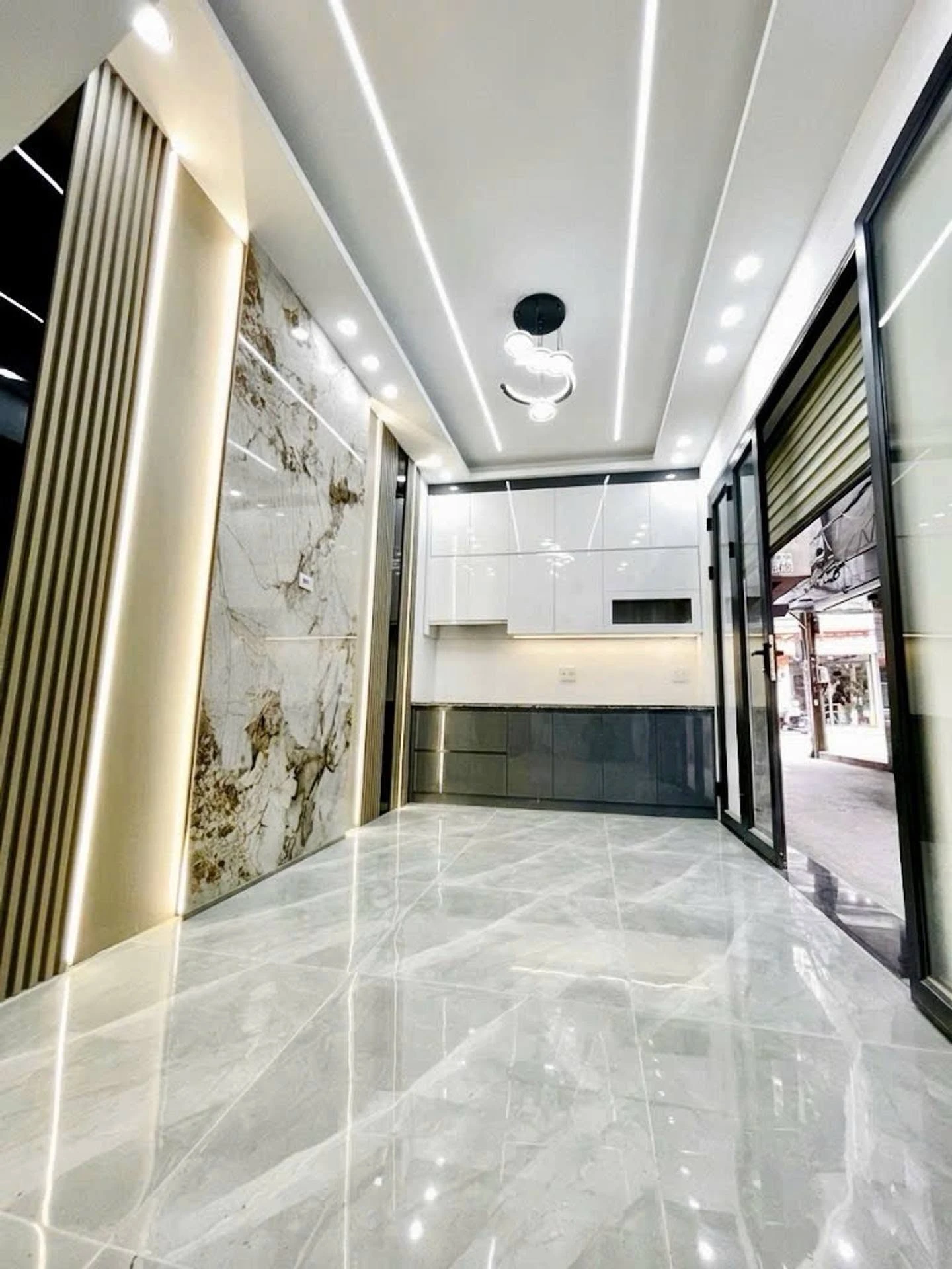 Bán nhà 4 tầng mặt tiền 30m² sát mặt đường - Ảnh 1