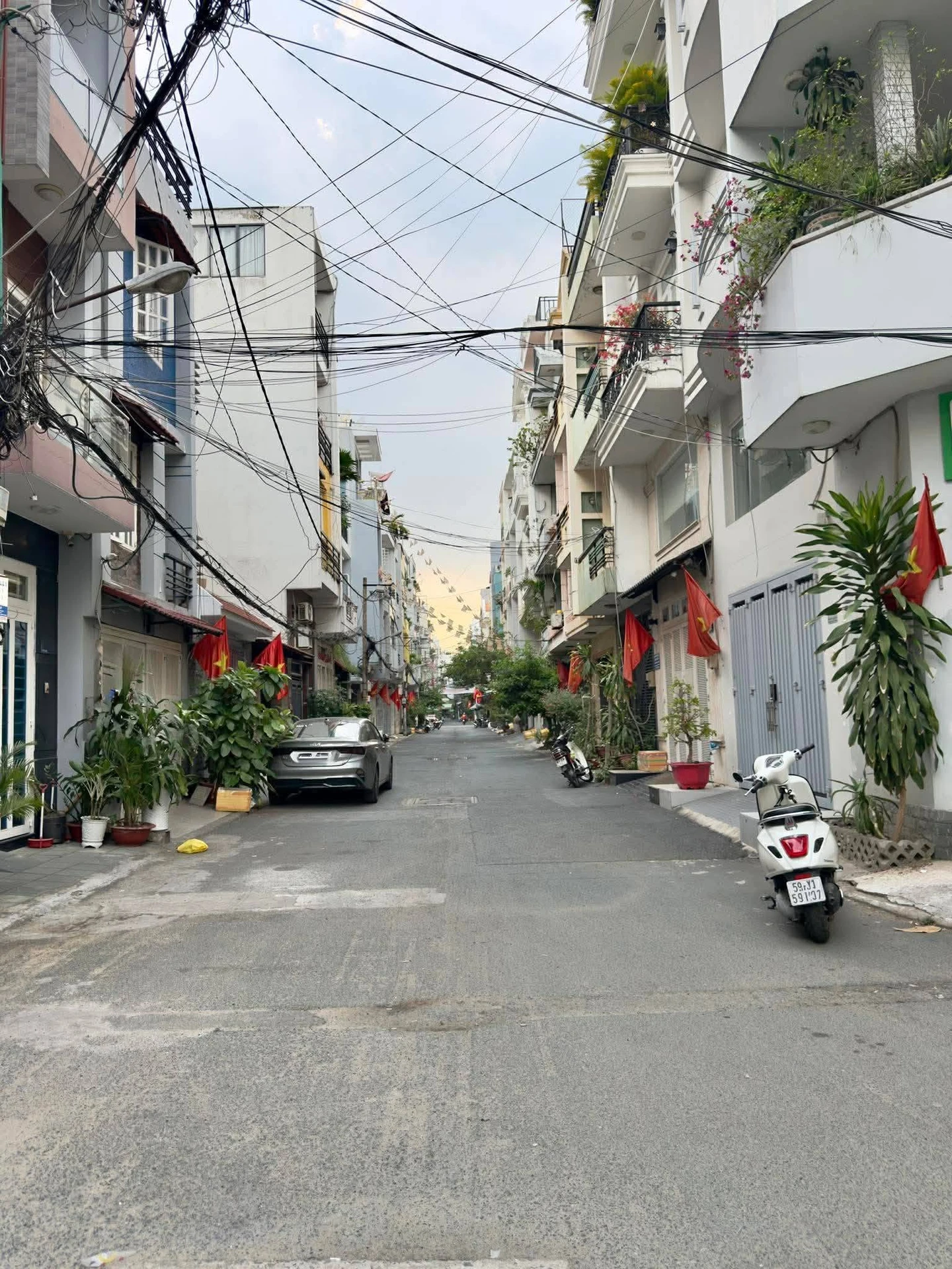 Bán nhà hẻm xe hơi 82m2, 4 tầng, 5PN đường Phan Văn Trị, Bình Thạnh - Ảnh 1