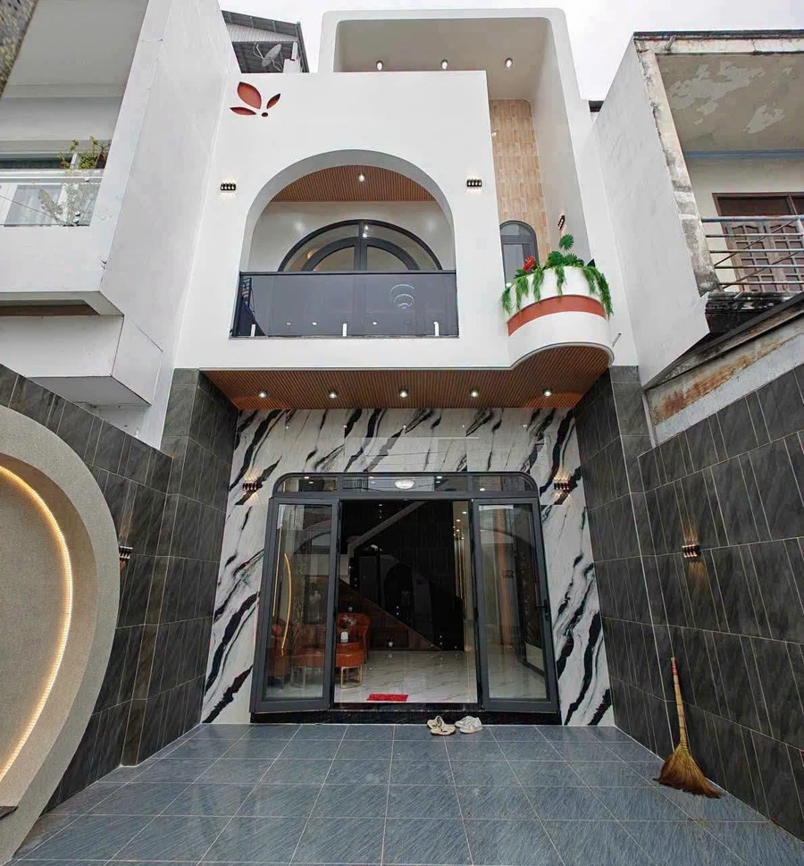 Bán nhà mặt tiền đường Văn Cao 5x25m, 4 phòng ngủ, full nội thất, khu lấn biển Rạch Giá - Ảnh thu nhỏ 2
