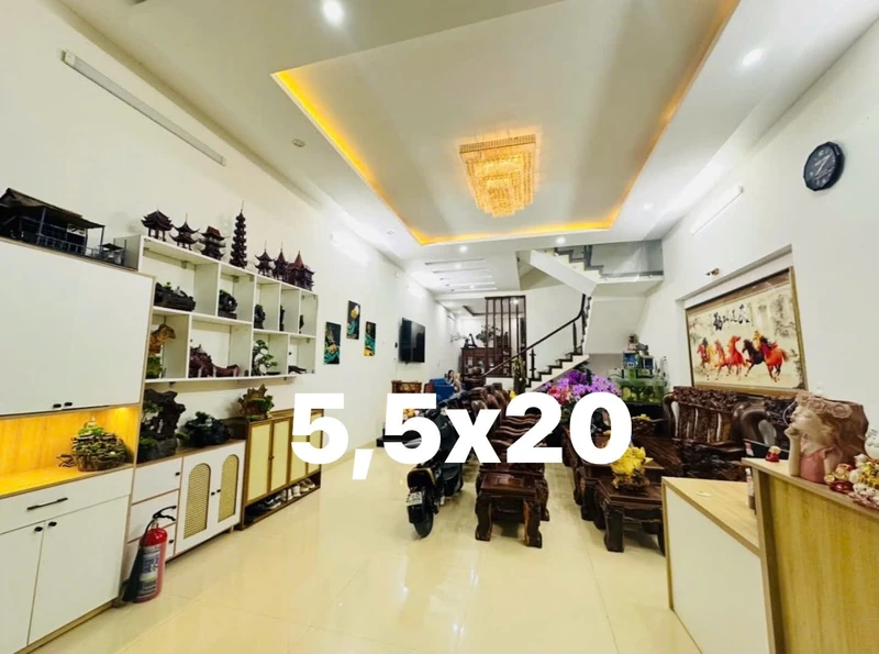 Bán nhà 1 trệt 2 lầu 4 phòng ngủ hẻm 226 Lê Duẩn, Buôn Ma Thuột, 110m2