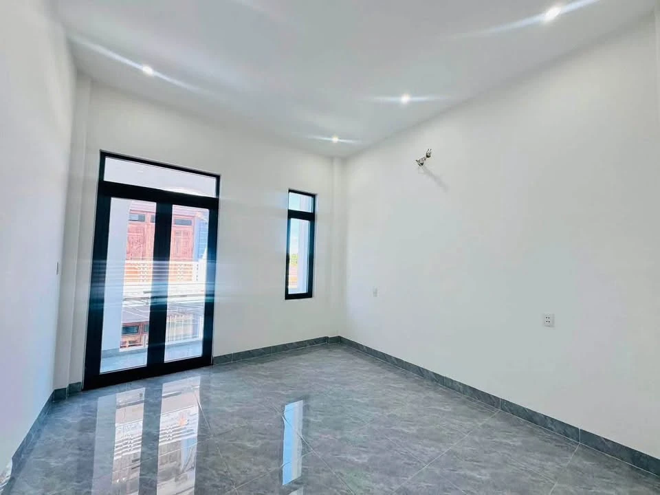 Bán nhà 3 tầng 68m2 Nguyễn Công Phương, Quảng Ngãi 1 tỷ 700 triệu - Ảnh thu nhỏ 3