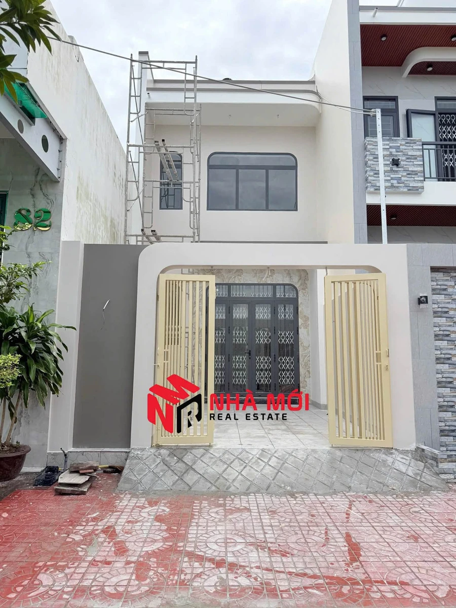 Bán nhà 1 trệt 1 lửng 3 phòng ngủ 90m2 KDC Tân Xuyên, TP. Cà Mau giá 2,1 tỷ - Ảnh 1