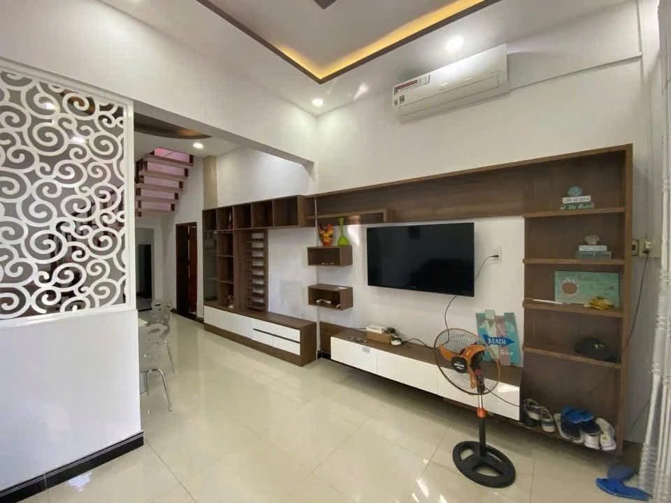Bán nhà 2 tầng mặt biển Trần Phú, 91.4m², Nha Trang - Ảnh thu nhỏ 2